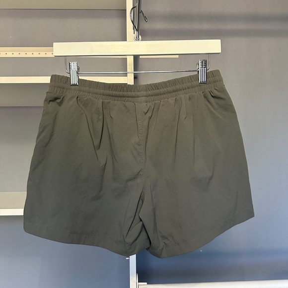 Té Verde Activewear Shorts - Green - Size Medium - Picture 4 of 5